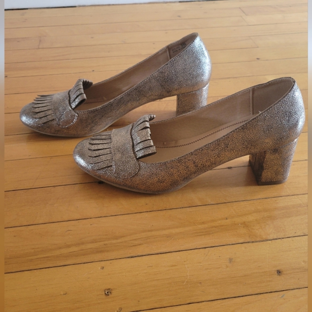 CL by laundry gold heeled loafers